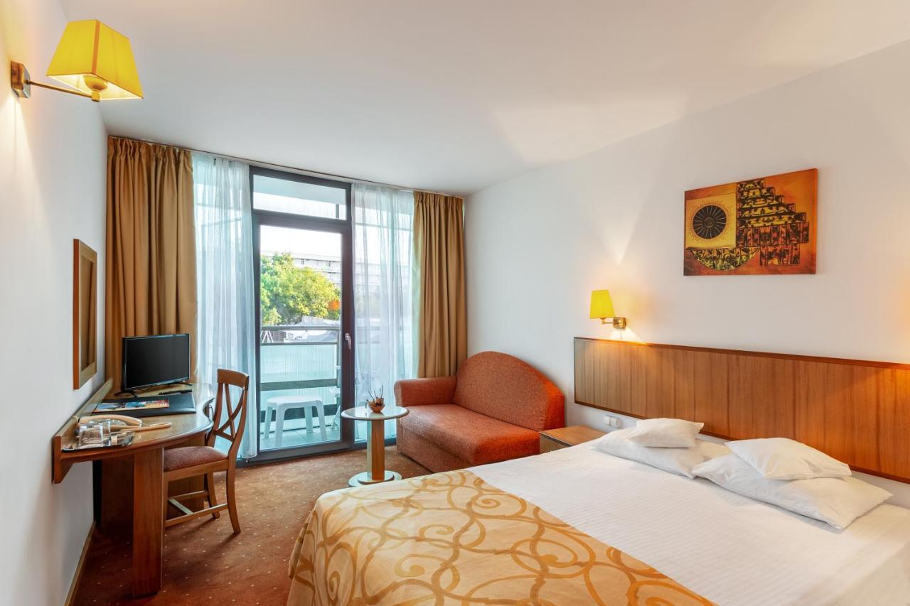 Hotel Cleopatra Сатурн Екстериор снимка