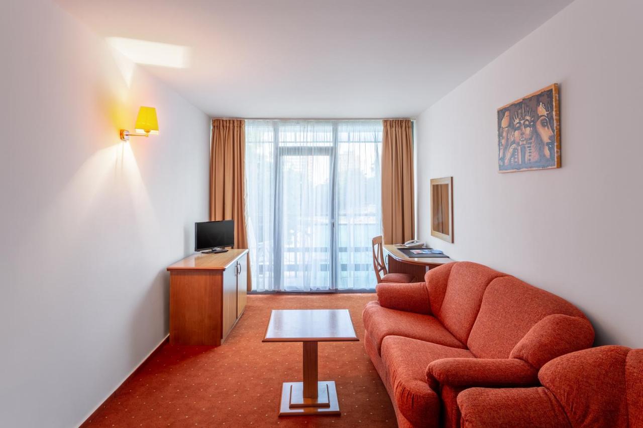 Hotel Cleopatra Сатурн Екстериор снимка